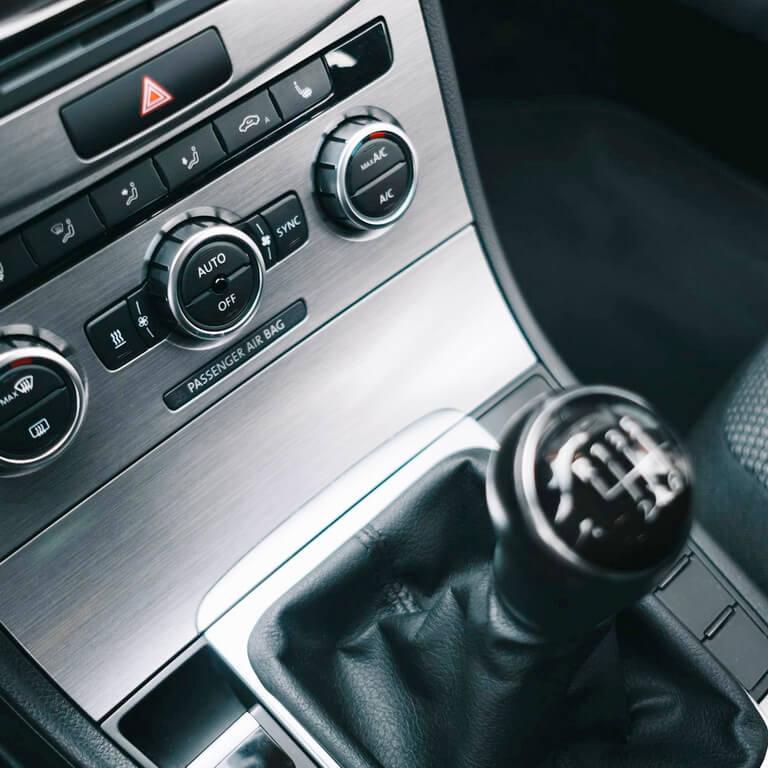 На какой коробке передач лучше учиться в автошколе